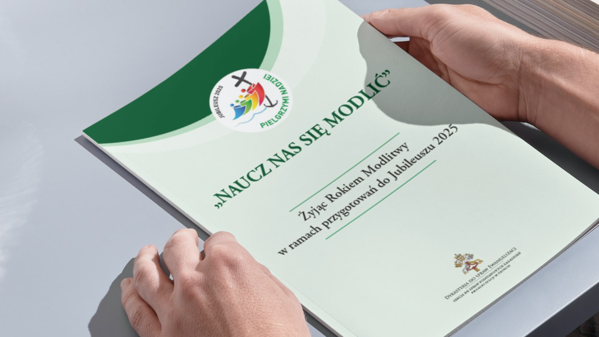 PODPIS: „NAUCZ NAS SIĘ MODLIĆ” W JĘZYKU ANGIELSKIM