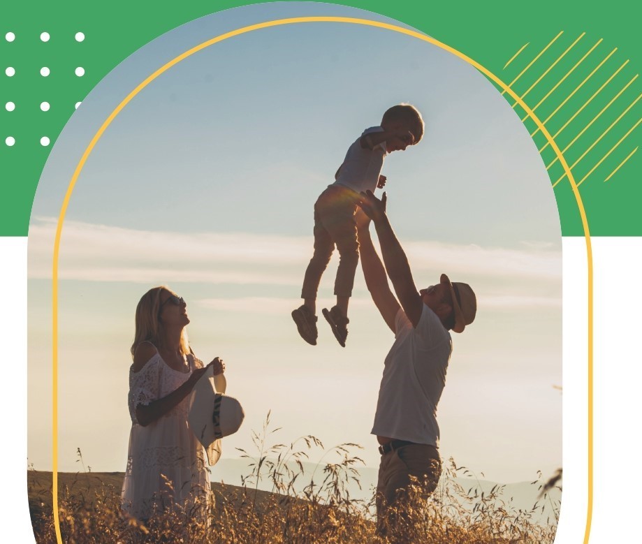 In foto: famiglia che gioca-lieti nella speranza 