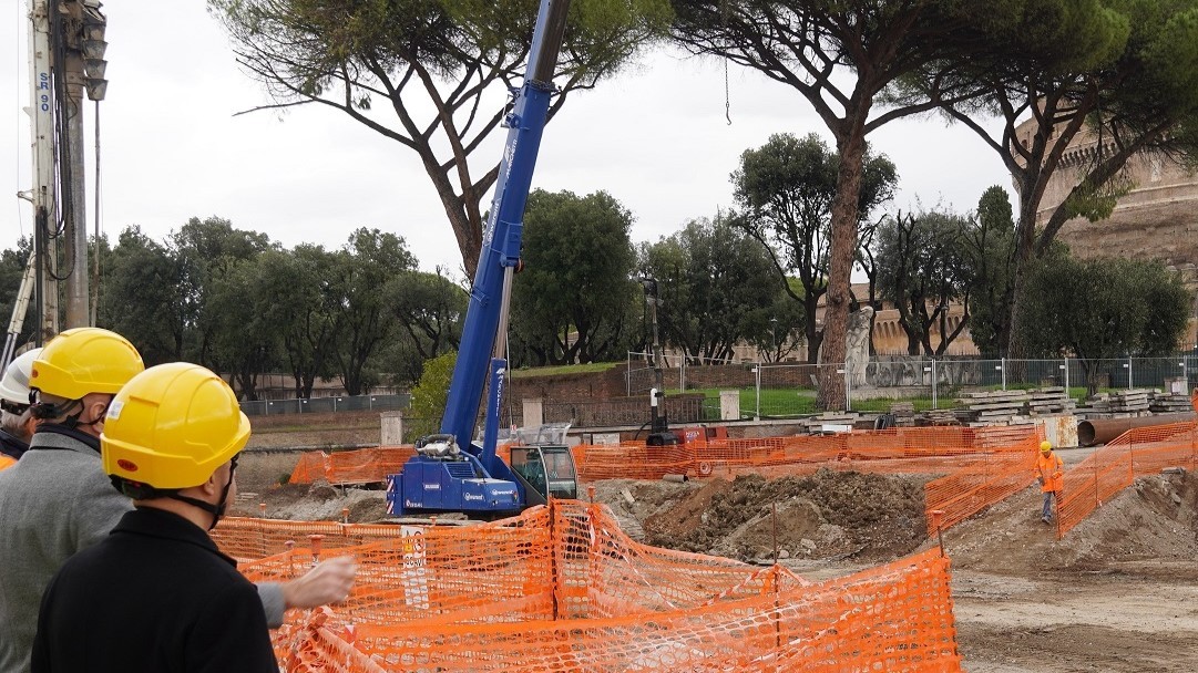 Im Bild: Arbeiten auf der Baustelle der Piazza Pia