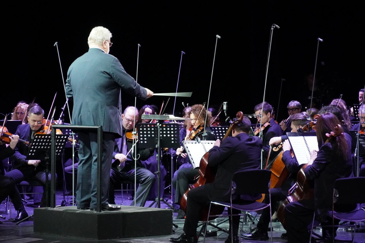 Gestern gaben die Kiewer Virtuosen das Konzert anlässlich des Jubiläums. Msgr. Fisichella: "Dvořáks Musik soll in uns die Fackel der Hoffnung entzünden".