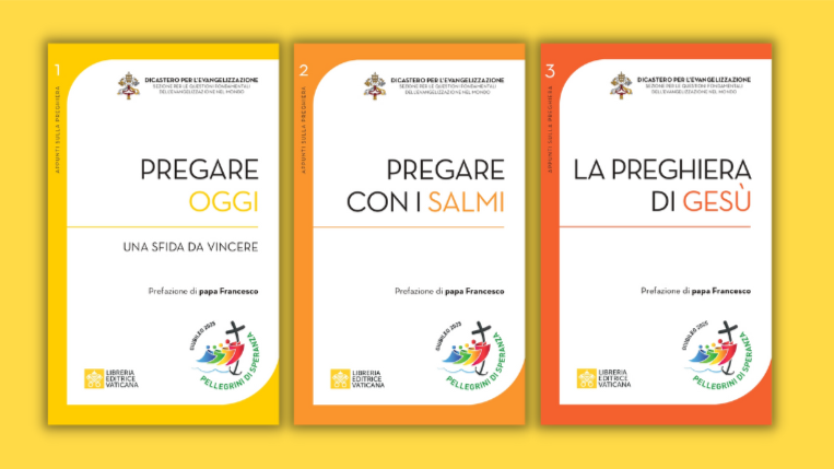 Légende de la photo : Les 3 premiers numéros de la série “Notes sur la Prière”