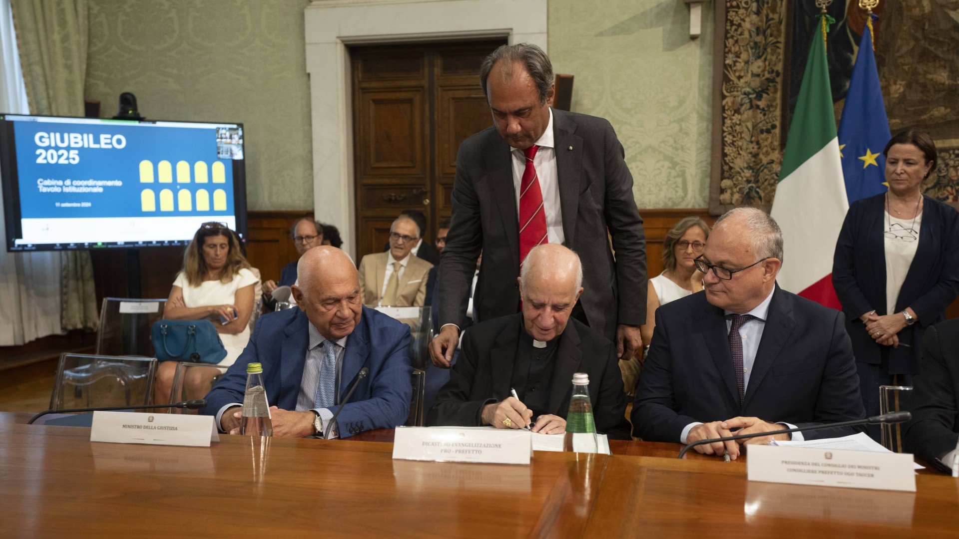 : Archbishop Fisichella signs the Memorandum of Understanding for the involvement of prisoners during the Jubilee