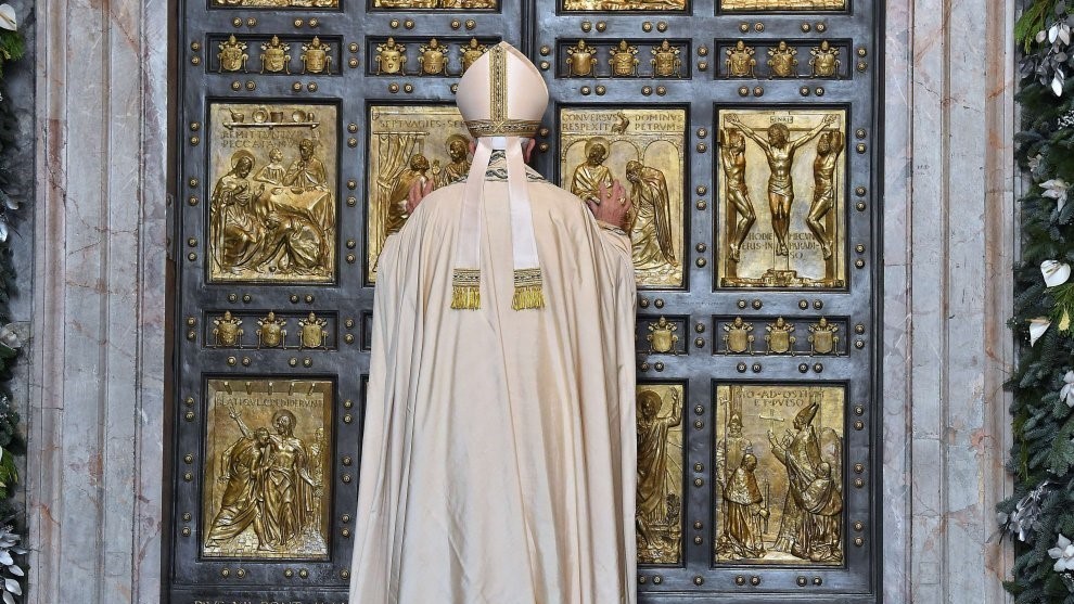 O Papa Francisco abre a Porta Santa de São Pedro