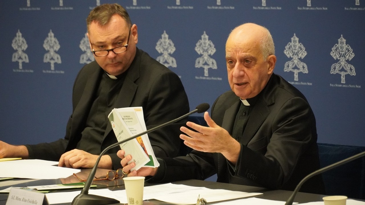 Monseigneur Fisichella sur AgenSir : « L'année de la prière pour remettre Dieu au centre »