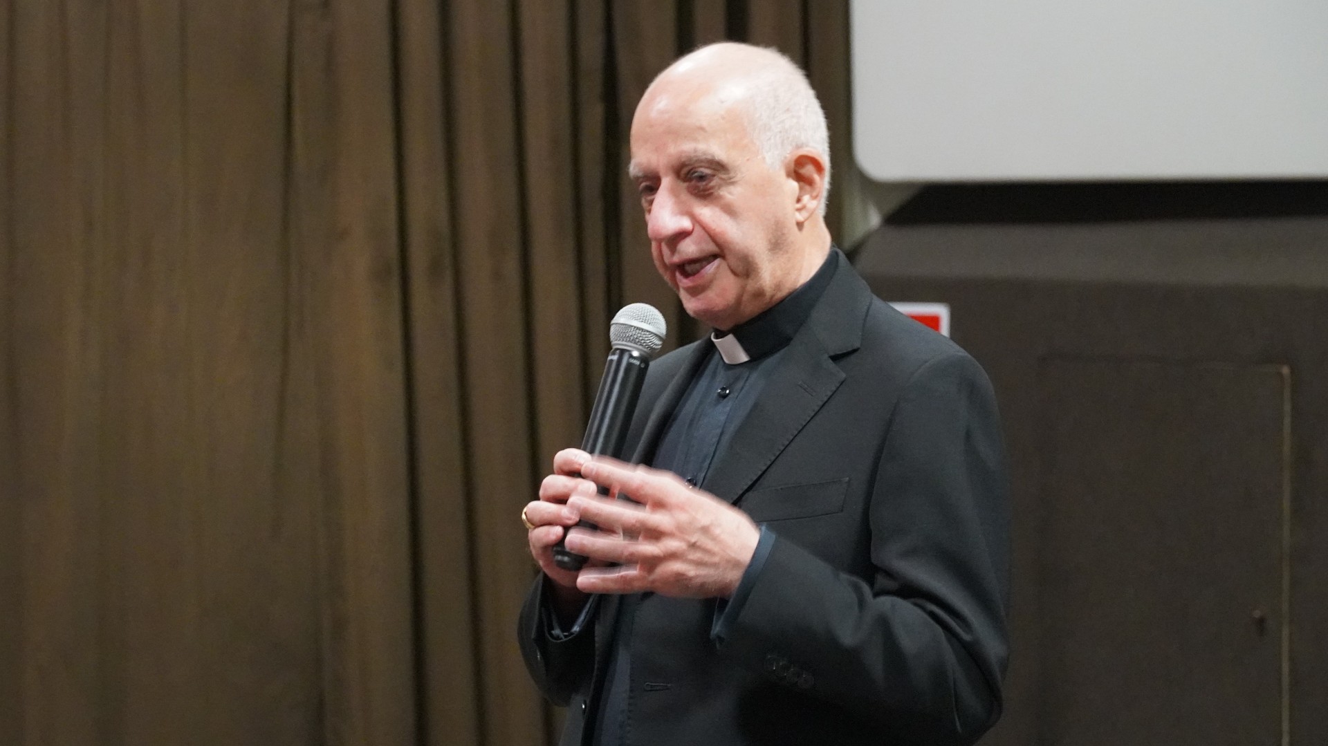 legenda: D. Rino Fisichella no congresso nacional de capelães e agentes da pastoral penitenciária
