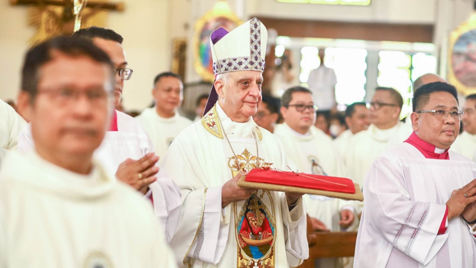 Foto: S.E. Mons. Fisichella preside la Misa en el Santuario de Antipolo, Filipinas