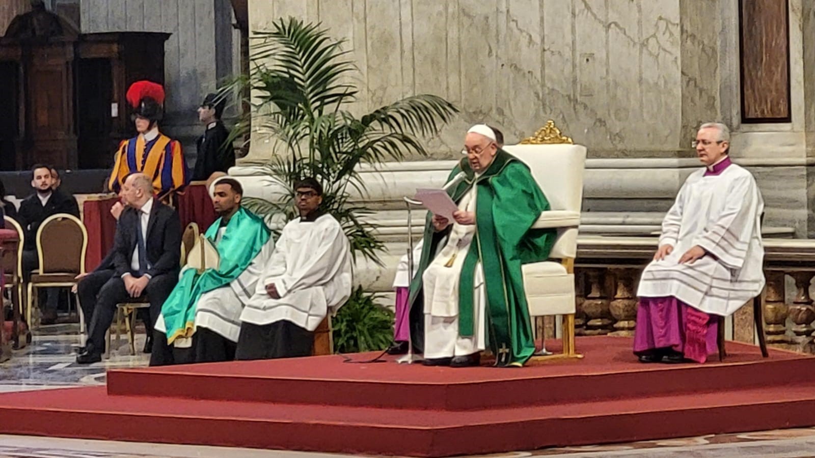 Santo Padre annuncia anno della Preghiera