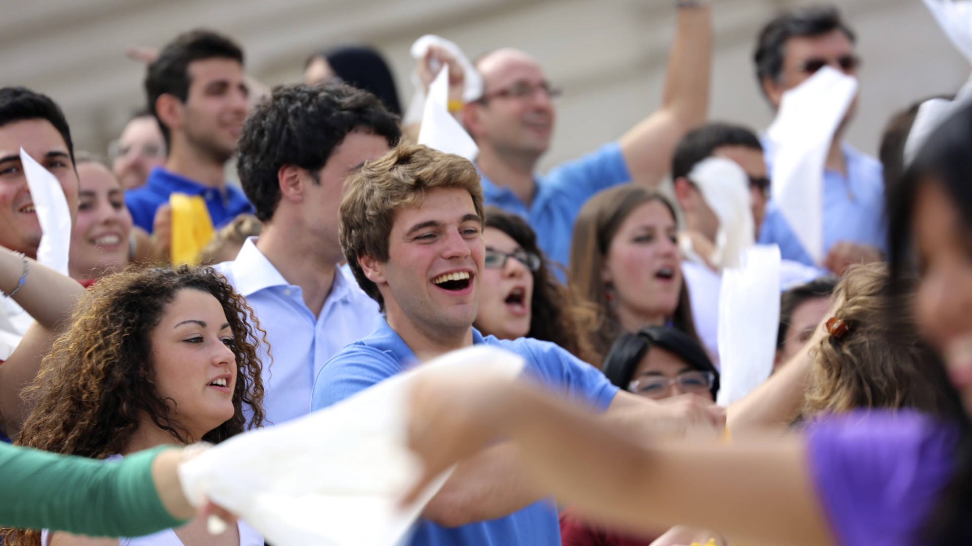 Jóvenes celebrando