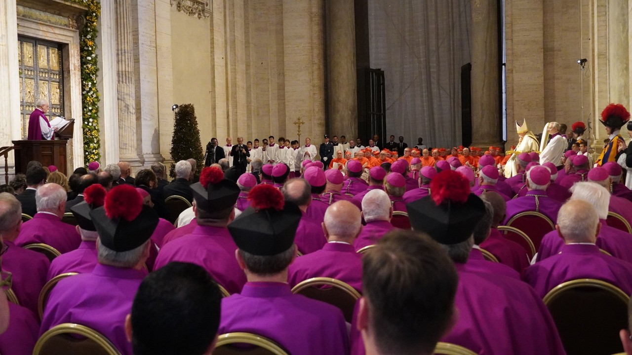 Lettura Bolla d’indizione del Giubileo nell’atrio della Basilica di San Pietro