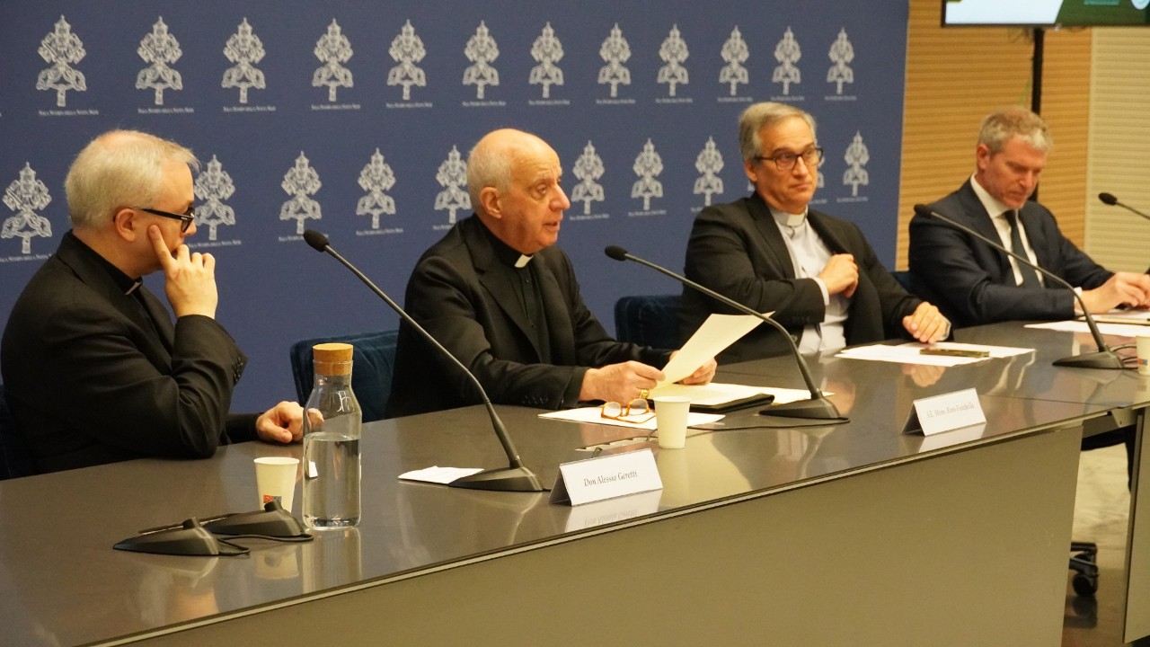 légende : Conférence de presse de présentation des événements culturels du Jubilé