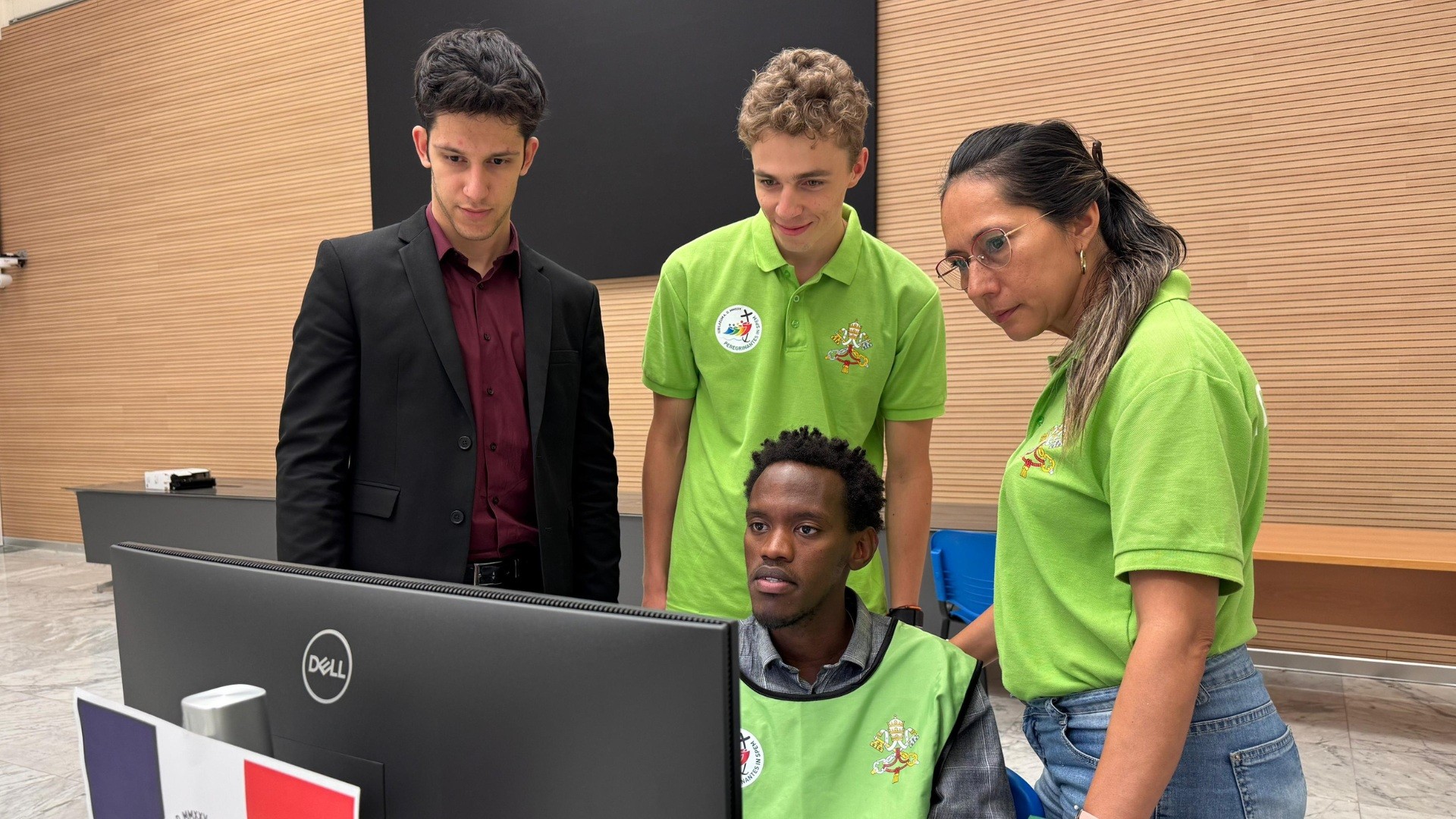 volunteer at the youth infopoint