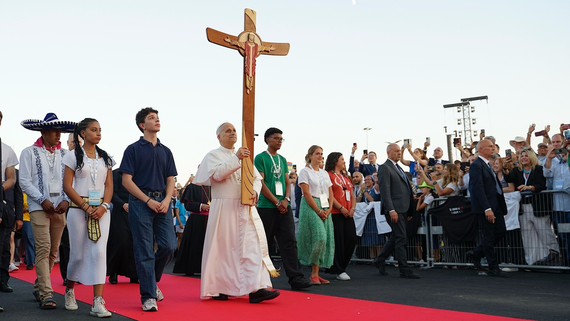 Pope Leo with young people at Tor Vergata