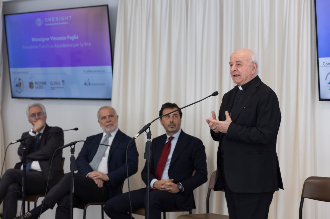 speaking, Archbishop Paglia, Domenico Schiano (Ophthalmologist), Andrea Rendina (Secretary General of the OneSight EssilorLuxottica Foundation), and Stefano Carmenati (Administrator of the Community of Sant'Egidio)