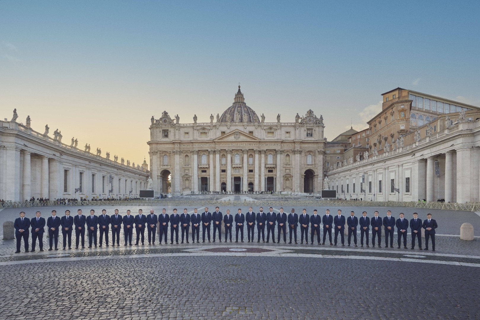 La Nazionale Italiana Rugby posa in Piazza San Pietro